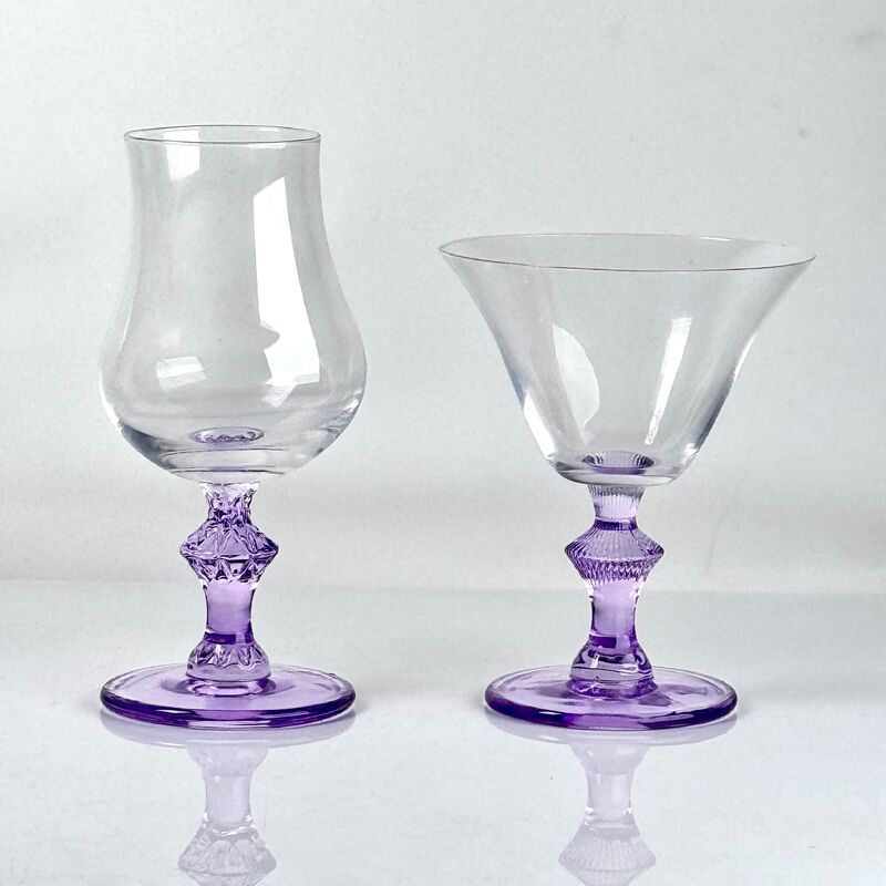 품질 4‑Pack Vintage Purple Stem Wine Glasses, Assorted Shapes Clear Cup with Decorative Purple Stem, Handblown Glass Goblets for Wedding Party Home Tabletop Decoration 공장