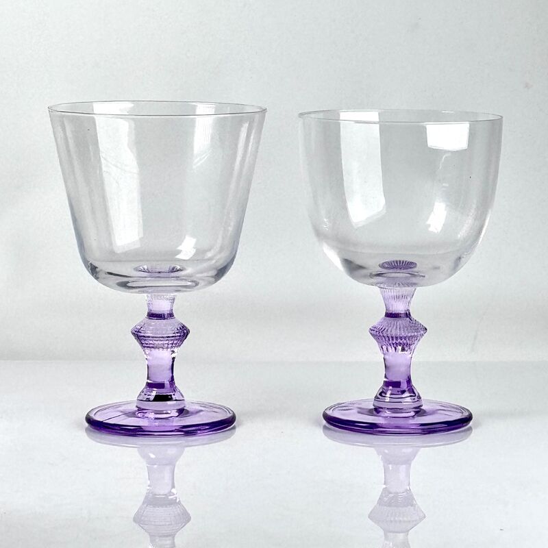 품질 4‑Pack Vintage Purple Stem Wine Glasses, Assorted Shapes Clear Cup with Decorative Purple Stem, Handblown Glass Goblets for Wedding Party Home Tabletop Decoration 공장