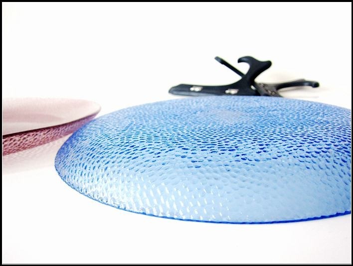 품질 10 인치 투명 가장자리 색칠 색상 유리 충전판 공장