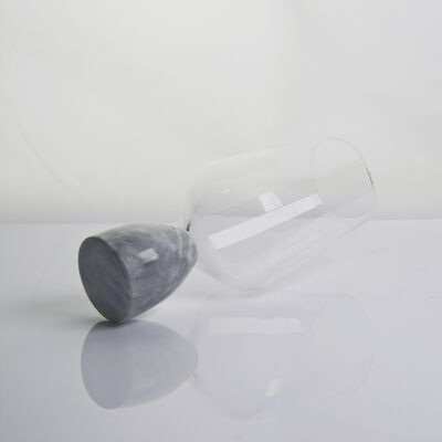 품질 현대적인 회색 대리석 줄기 받침대가 있는 수제 크리스탈 와인 잔, 저녁 식사 파티 및 일상에 완벽한 초투명 볼 공장