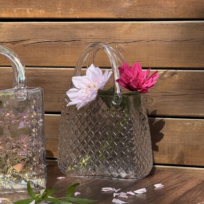 품질 Hand-Blown Diamond Pattern Glass Handbag Vase - Versatile Decorative Centerpiece for Home & Wedding Decor 공장