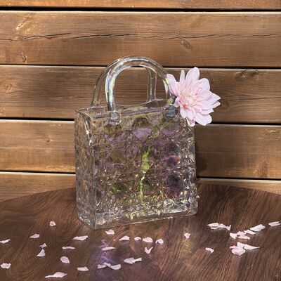 품질 Hand-Blown Diamond Pattern Glass Handbag Vase - Versatile Decorative Centerpiece for Home & Wedding Decor 공장
