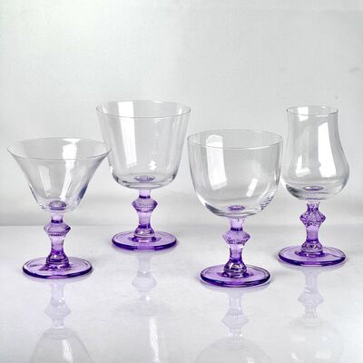 품질 4‑Pack Vintage Purple Stem Wine Glasses, Assorted Shapes Clear Cup with Decorative Purple Stem, Handblown Glass Goblets for Wedding Party Home Tabletop Decoration 공장