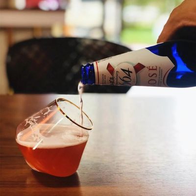 품질 새로운 스타일의 독특한 모양의 크리스탈 위스키 글래스 공장