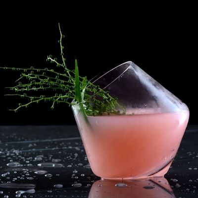 품질 새로운 스타일의 독특한 모양의 크리스탈 위스키 글래스 공장