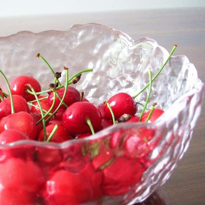 품질 해머드 패턴 불규칙 모양 크리스탈 샐러드 제공 그릇 공장