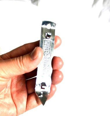 품질 엠보싱된 브랜드 로고 고급 스테인레스 강 병따개 공장